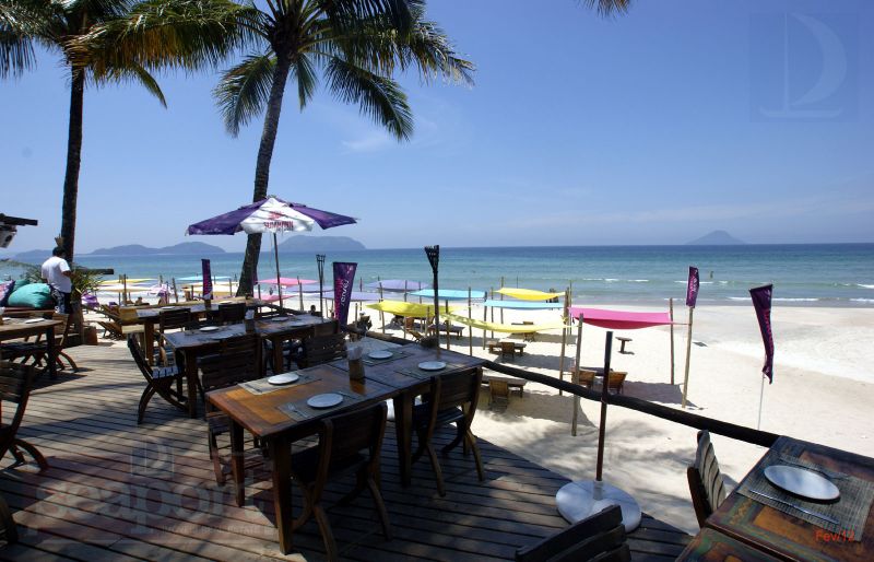 Restaurante e Bar Badauê, pé na areia, vizinho ao condomínio