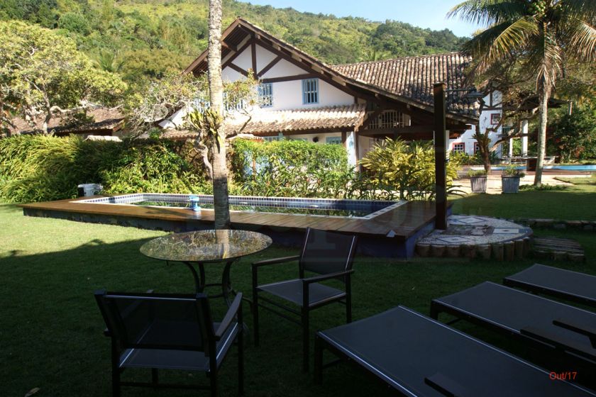 Jardim e Piscina 