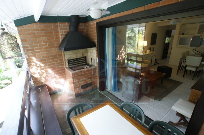 Varanda com churrasqueira