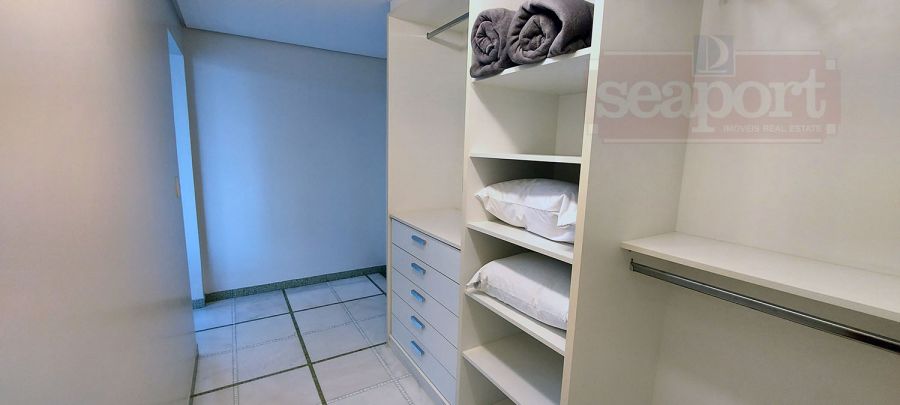 Suite Master1 Closet