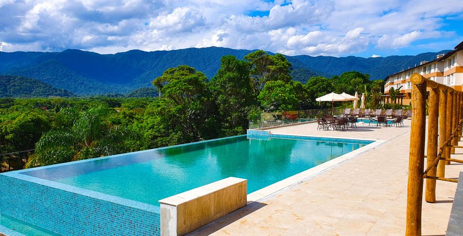 Piscina com Borda Infinita do CondomÃ­nio 