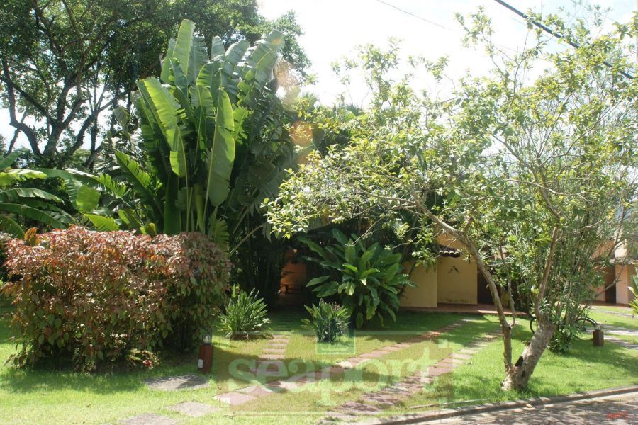 Fachada e Jardim 