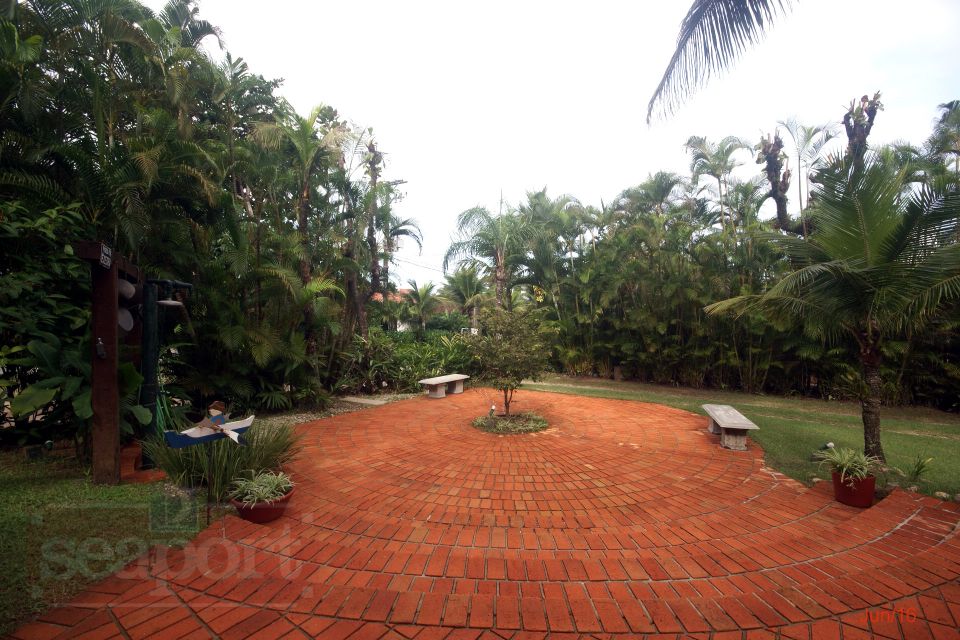 Terreno em condomÃ­nio fechado frente para o mar na praia da Baleia