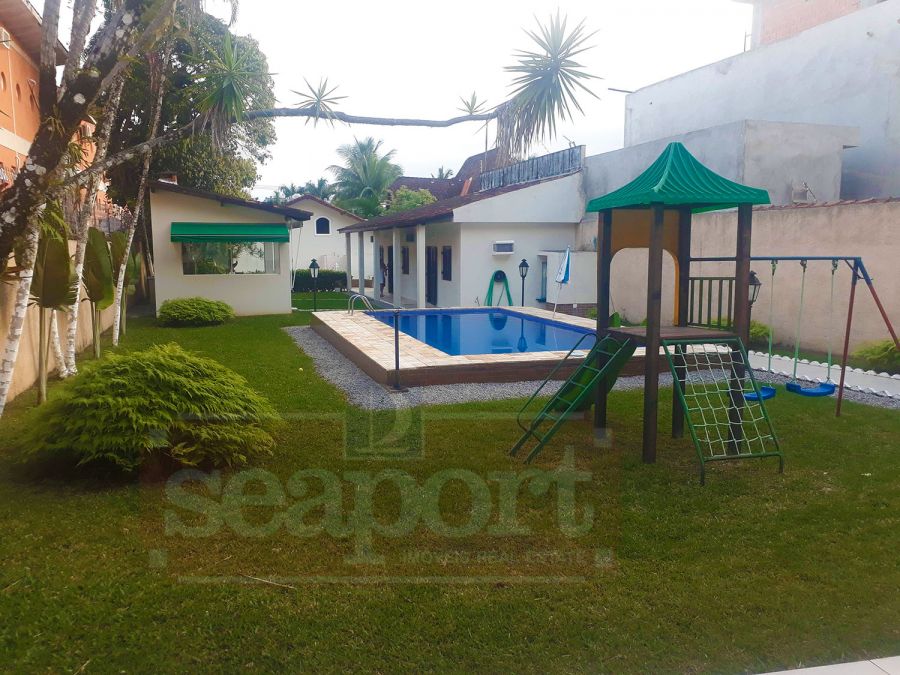 Piscina e Playground 