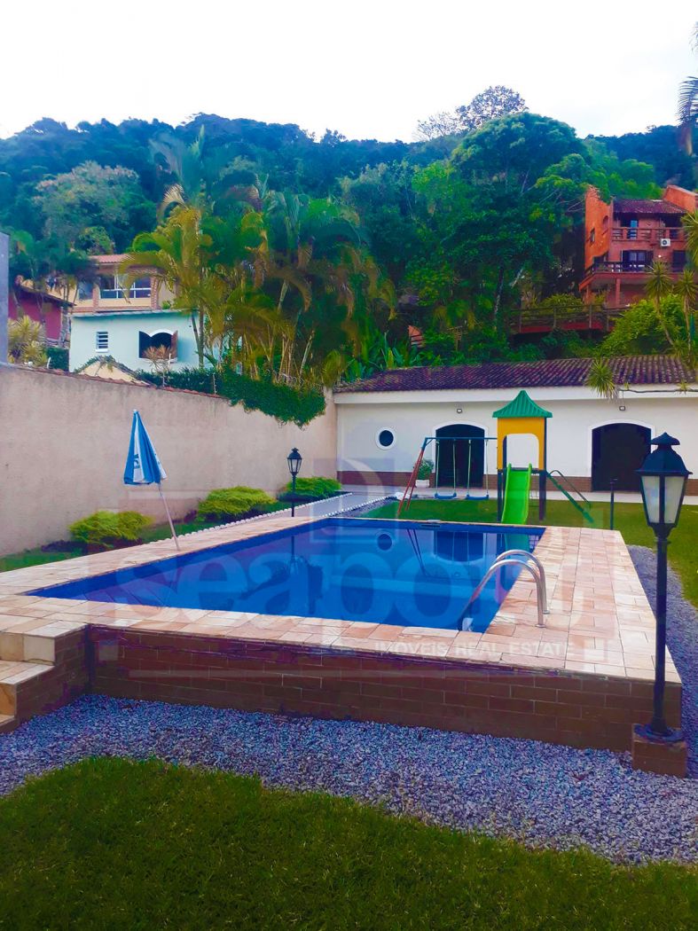 Piscina e Playground 