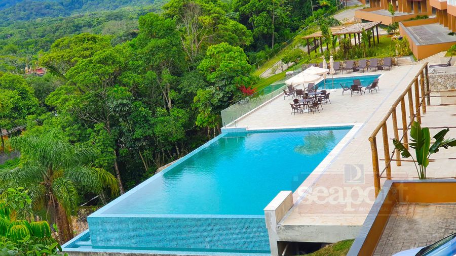 Piscina com borda infinita 