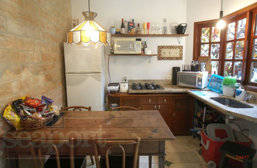 Cozinha e Mesa de Jantar