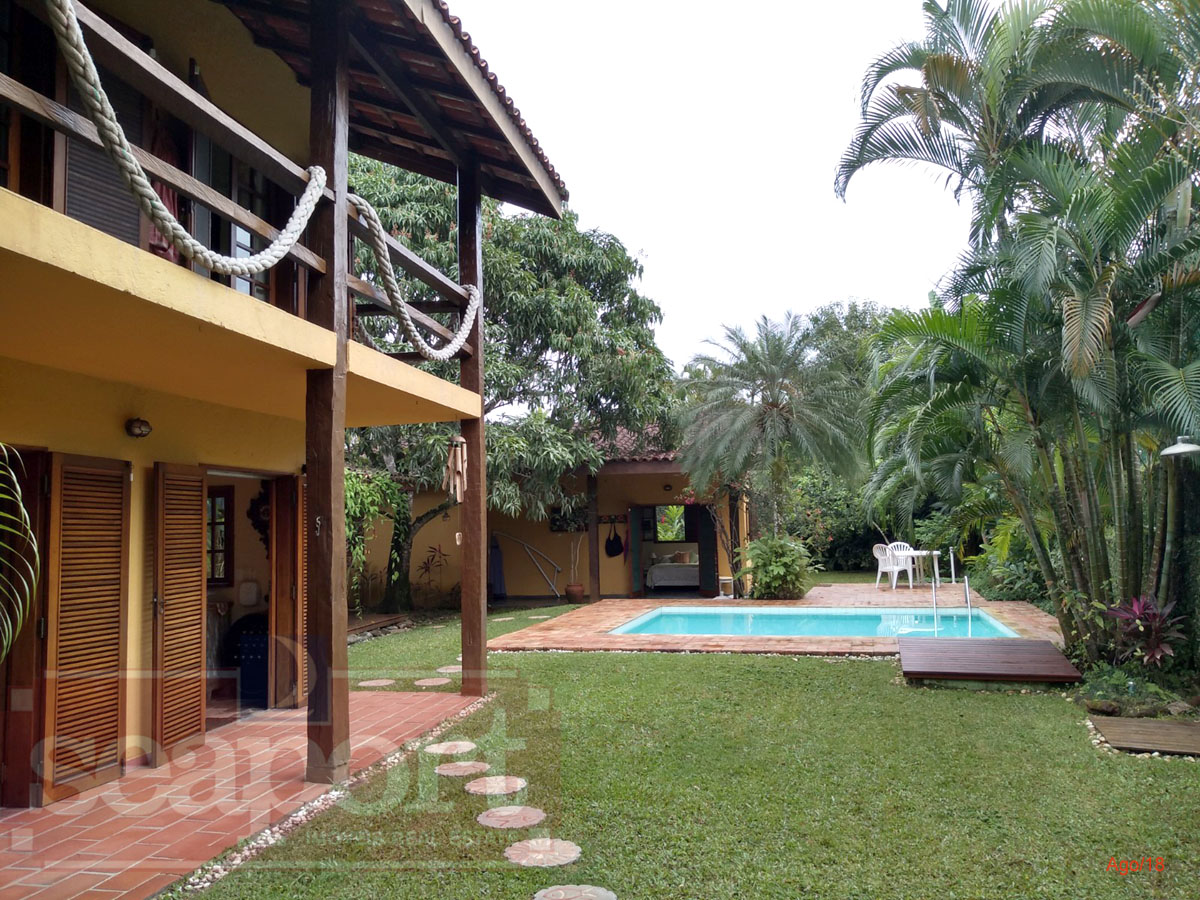 Jardim e Piscina 