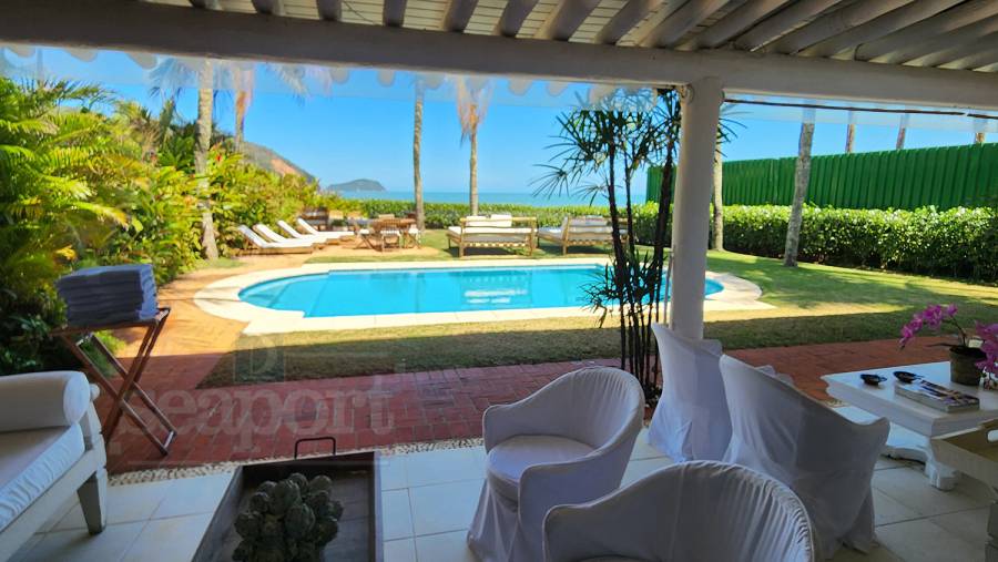 Varanda e Piscina Frente ao mar 