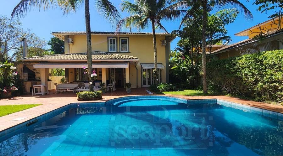 Fachada jardim e Piscina 