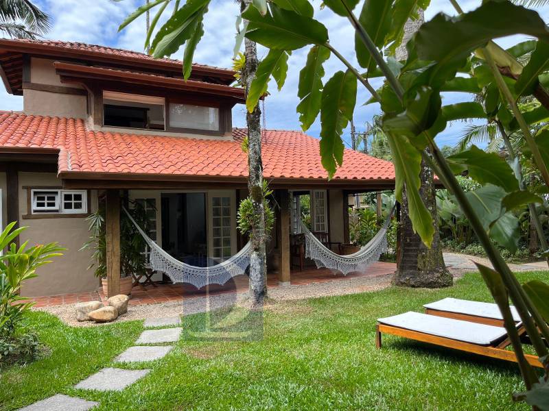 Fachada e Jardim Fachada e Jardim