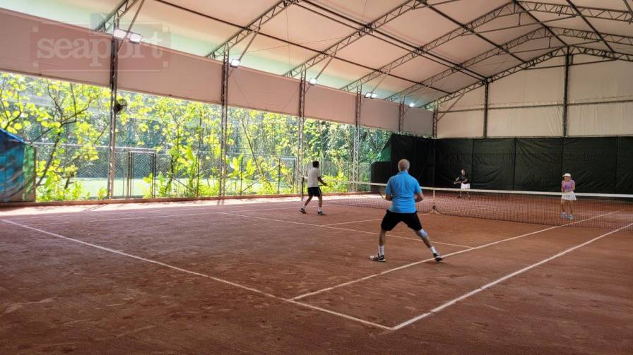 Quadra de Tênis coberta do condomínio 
