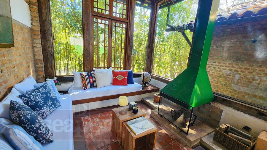 Sala  de estar e lareira 