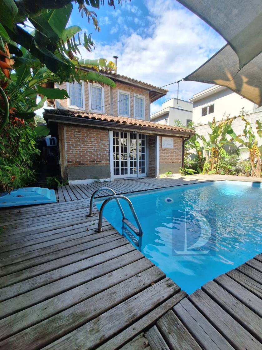 Piscina e Deck 