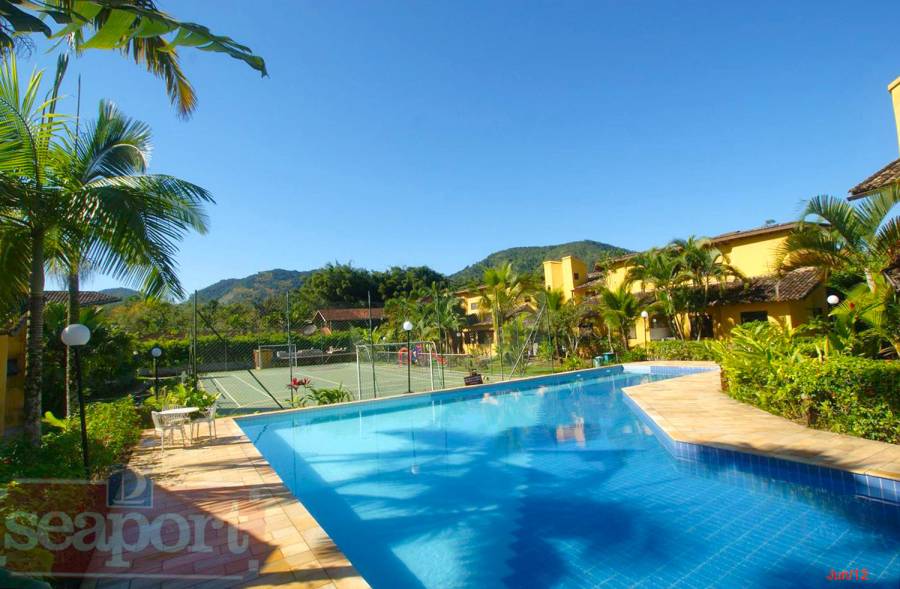 Piscina do condomínio 