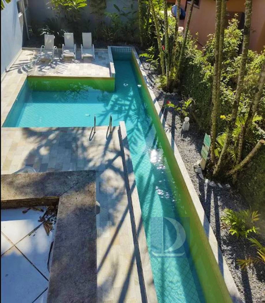 Piscina do condomínio 