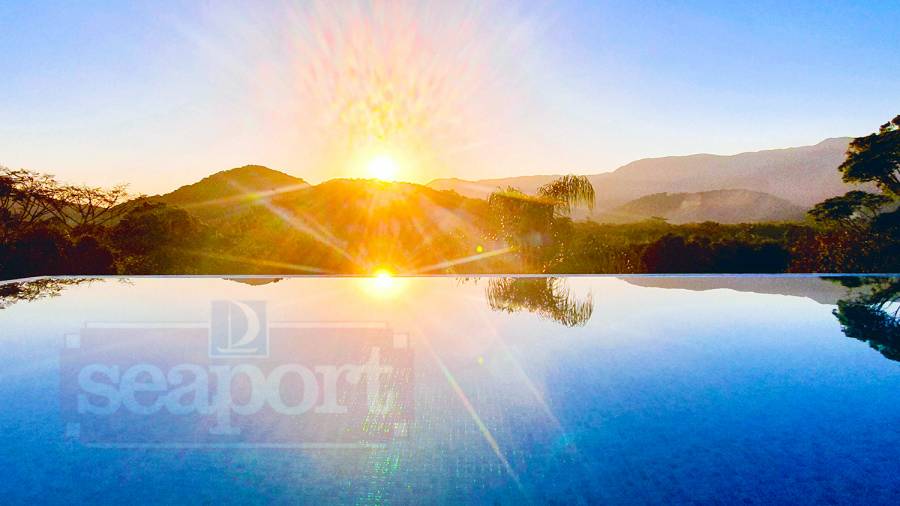 Piscinas com borda infinita 