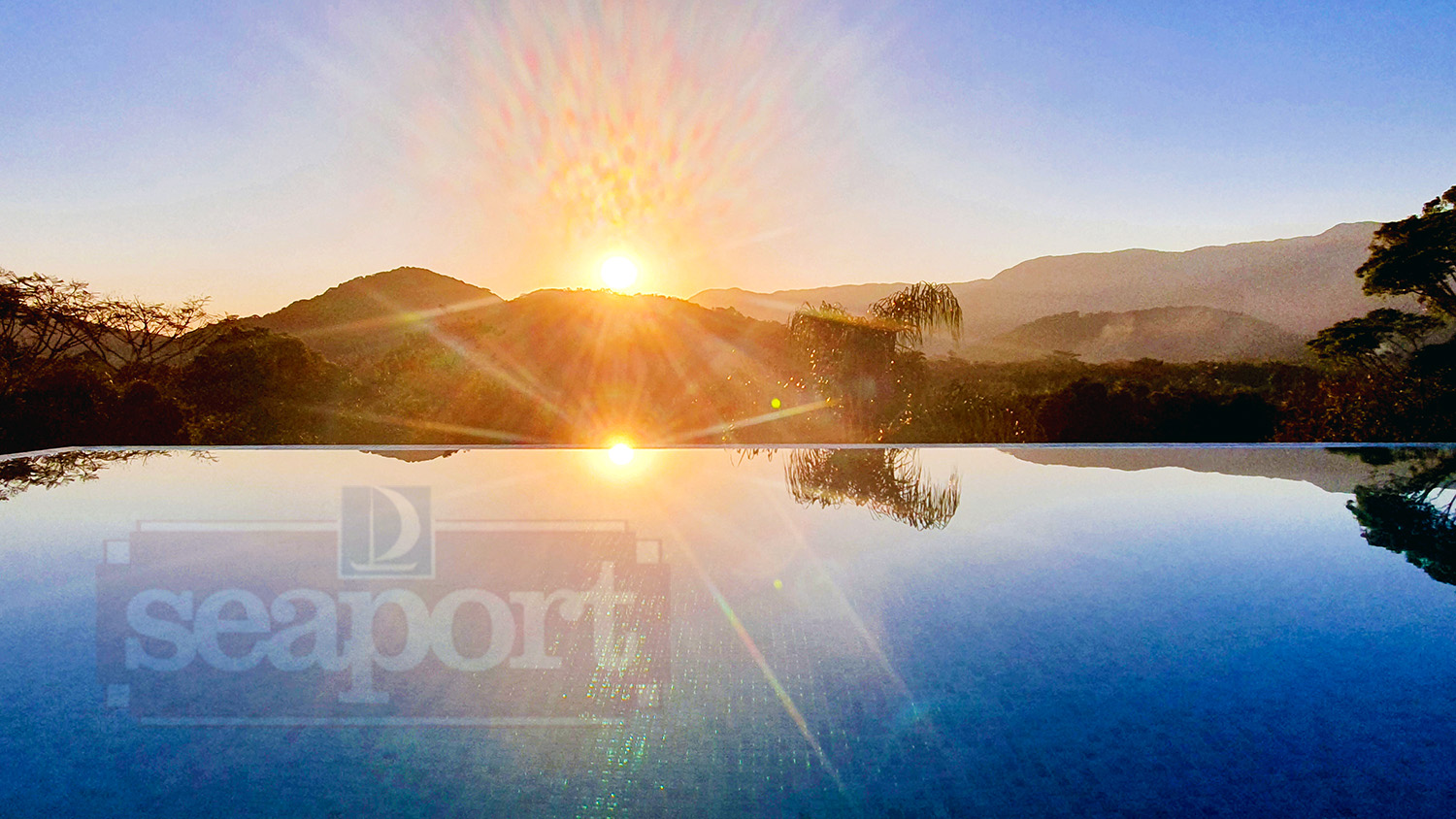 Piscina Borda Infinita 