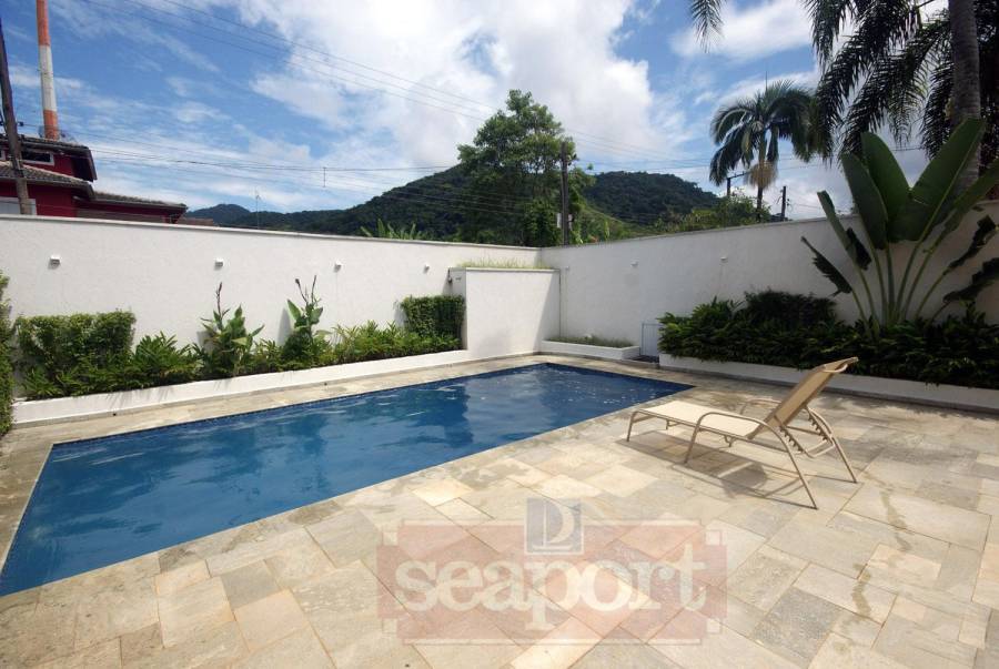 Piscina do condomínio 