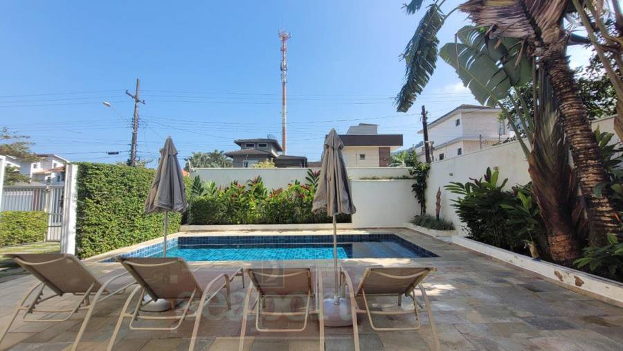 Piscina do condomínio 