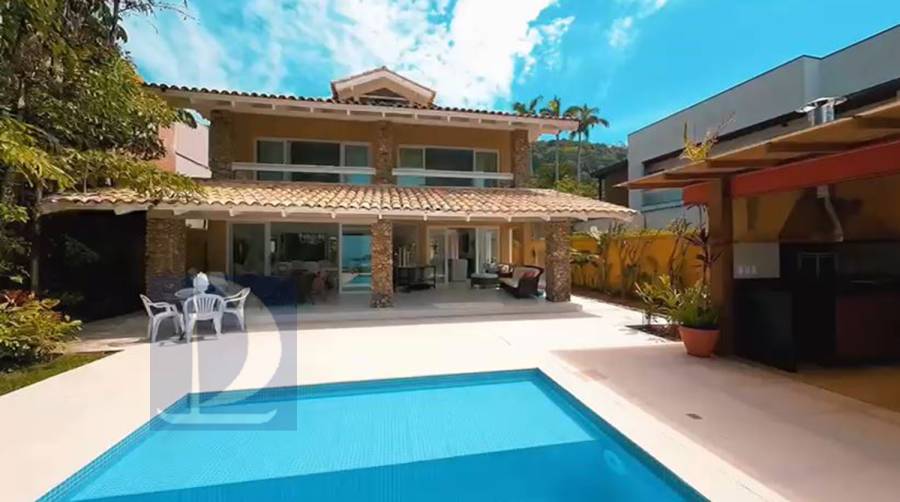 Varanda e Piscina frente ao mar 