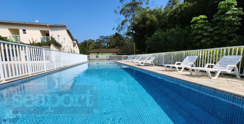 Piscina do condomínio 