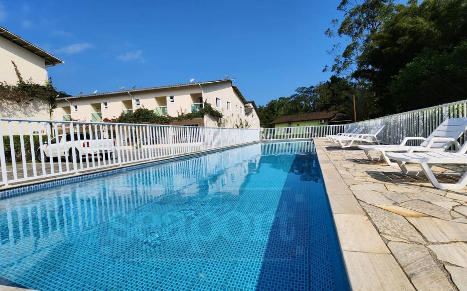 Piscina do condomínio 