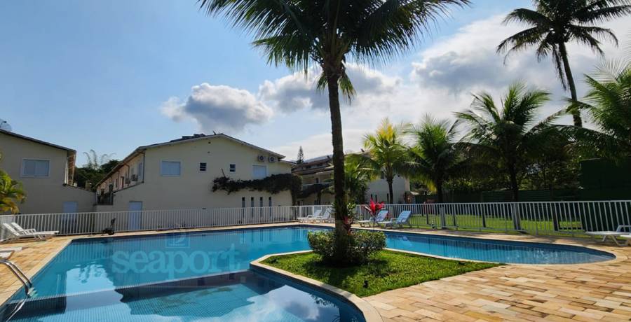 Piscina do condomínio 