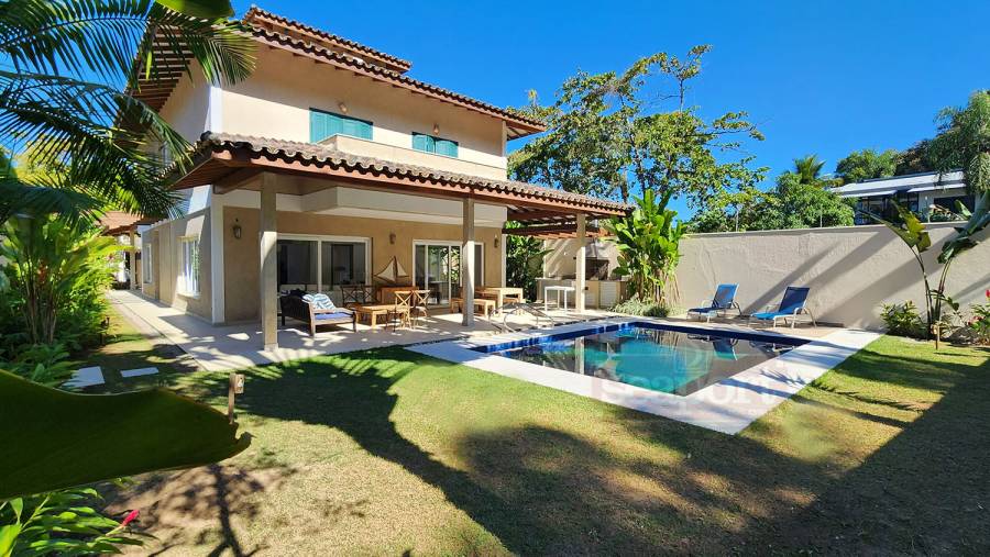 Fachada Piscina e Jardim 