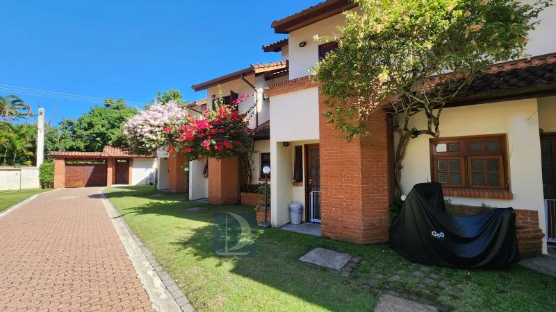 Fachada e Rua interna Fachada e Rua interna