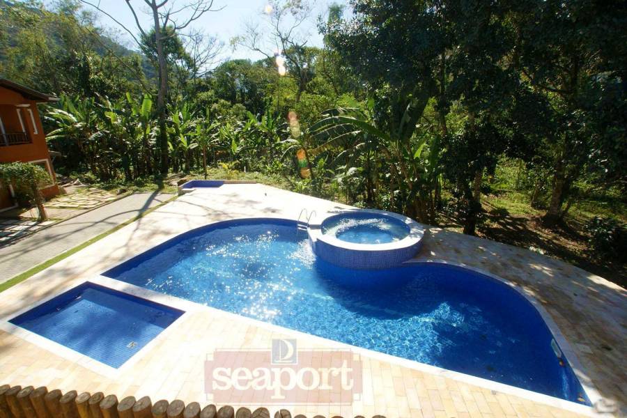 Piscina do condomínio 