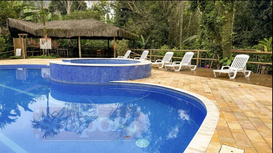 Piscina do condomínio 