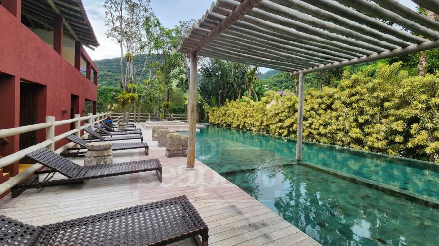 Piscina do condomínio 