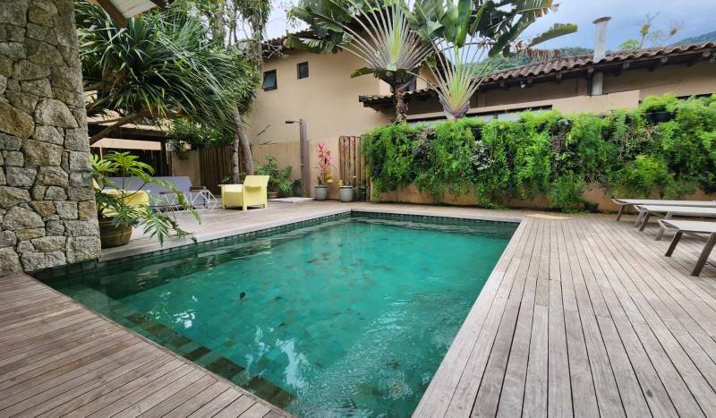 Piscina do condomínio 