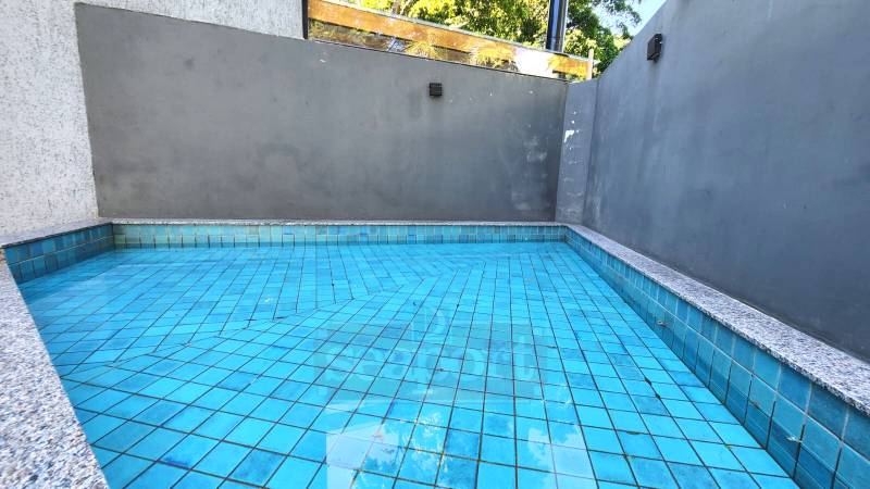 Piscina do condomínio 