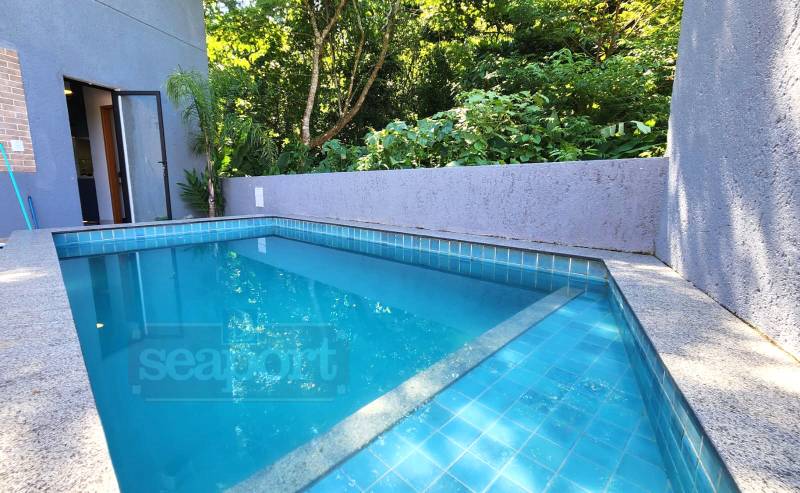 Piscina do condomínio 