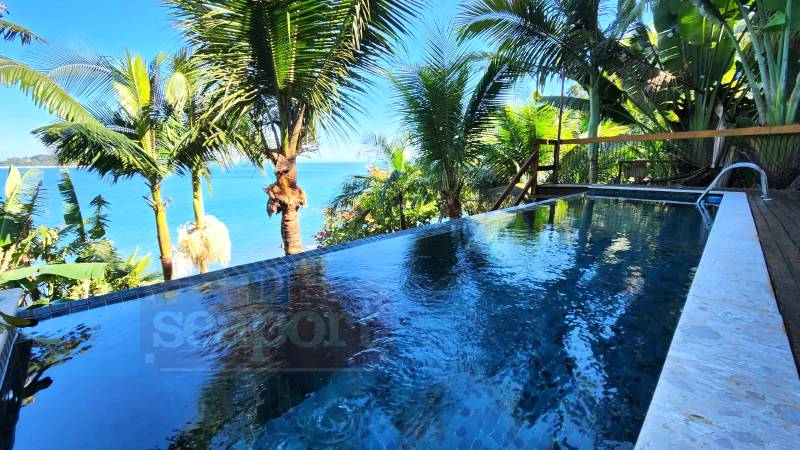 Piscina com vista panorâmica 