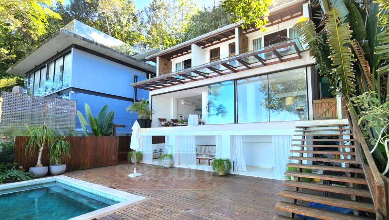 Fachada e Piscina 