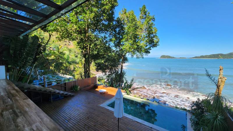 Deck e Piscina Frente ao Mar 