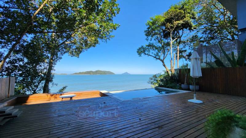Deck e vista frente ao mar 