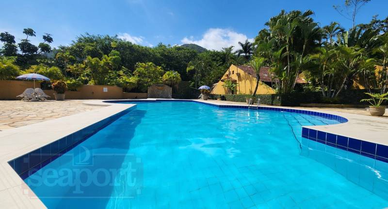 Piscina do condomínio 