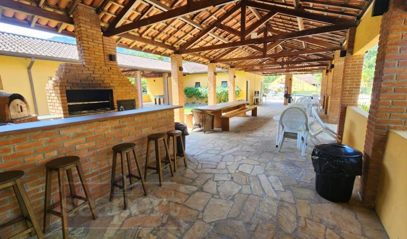 Piscina e churrasqueira 