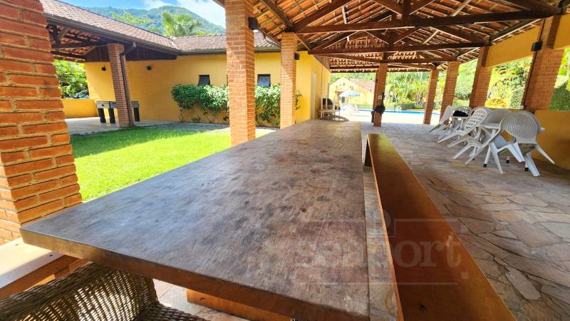 Piscina e churrasqueira 