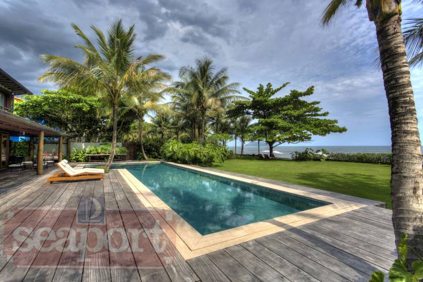 Fachada e Varanda Frente ao mar 