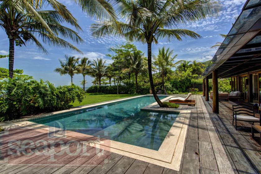 Fachada e Varanda Frente ao mar 