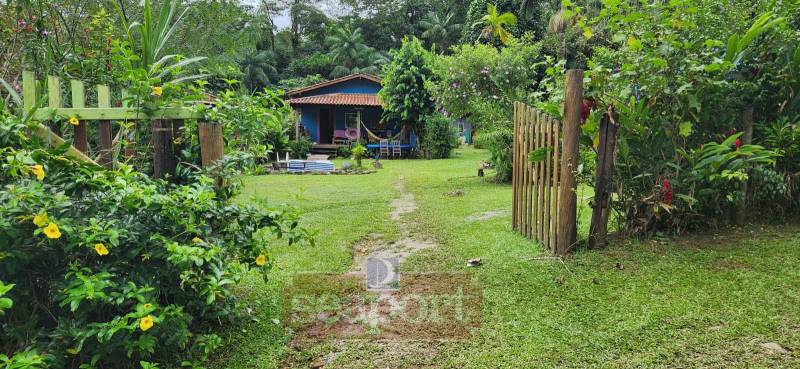 Fachada e Jardim 