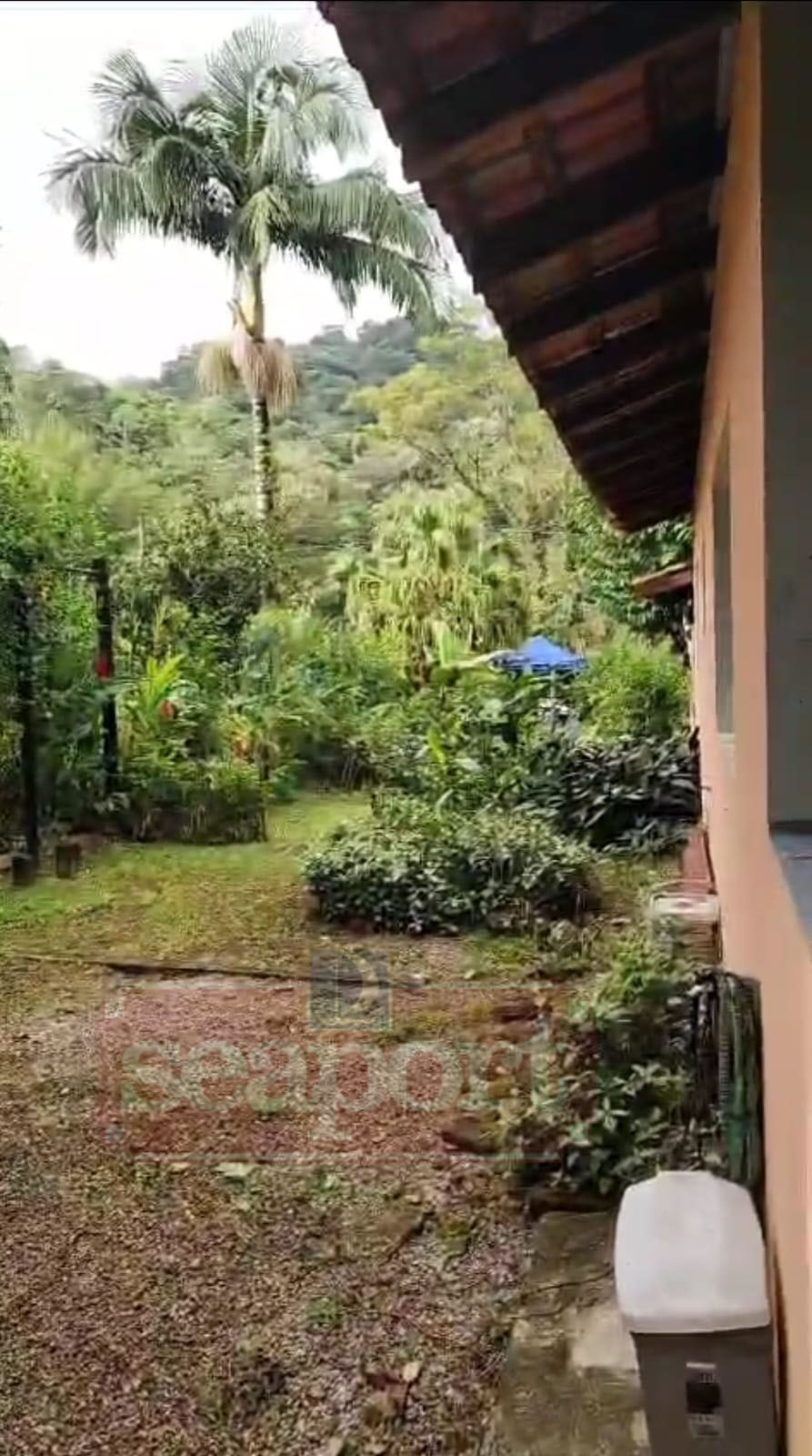 Fachada e Jardim 