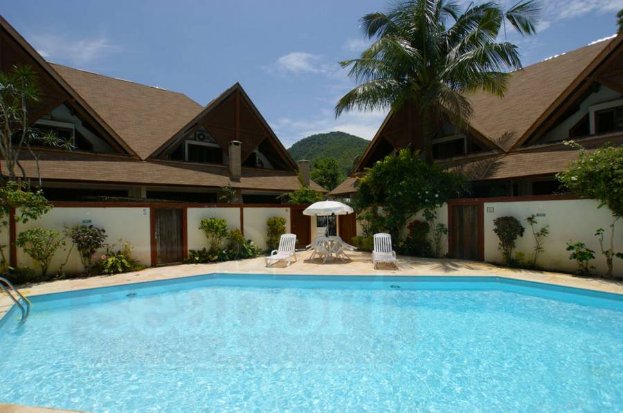 Piscina do condomínio 