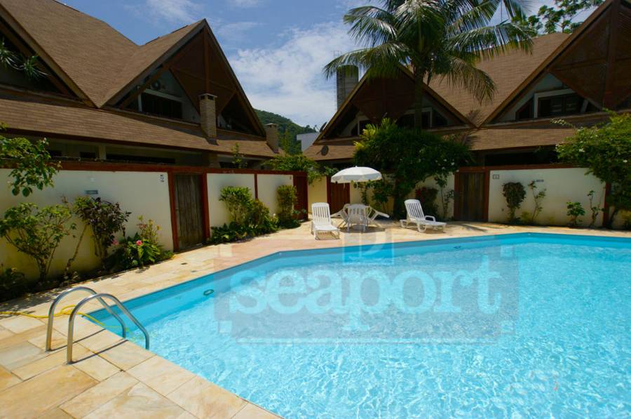 Piscina do condomínio 