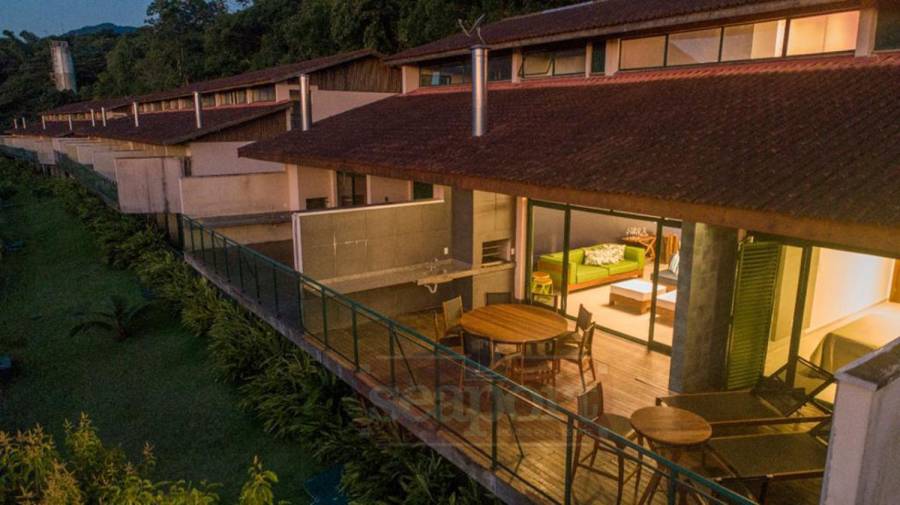 Fachada e varanda gourmet 